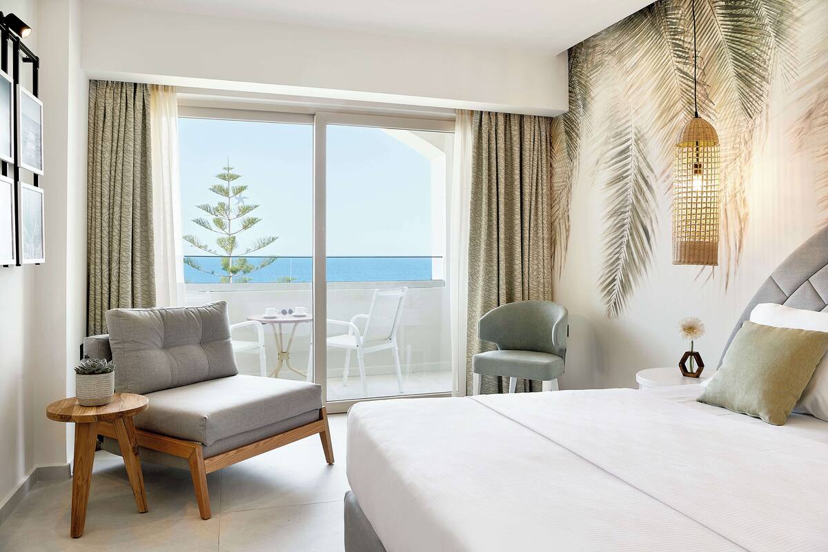premium double room, sea view | minibar, in-room safe, individually decorated, individually furnished