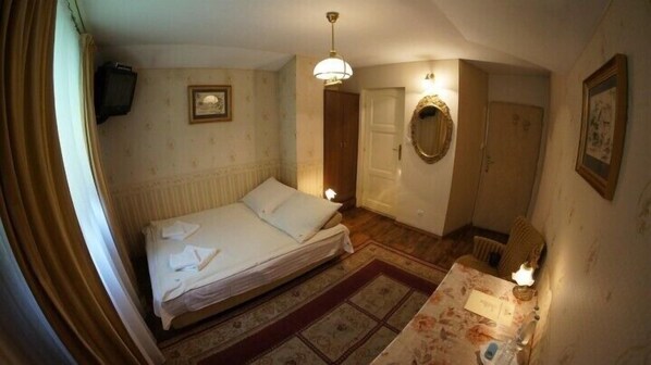 Cots/infant beds, free WiFi