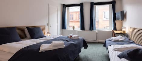 Double Room | Hypo-allergenic bedding, desk, free WiFi, bed sheets