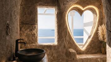 Honeymoon Suite Sunset View | Bathroom | Shower, eco-friendly toiletries, hair dryer, slippers