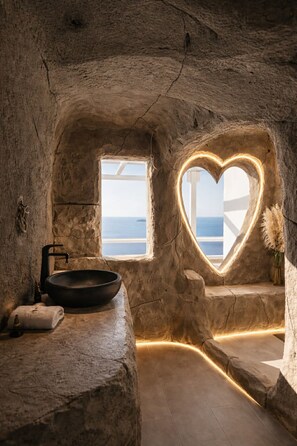 Bathroom - Athermi Suites - Adults Only (Santorini)