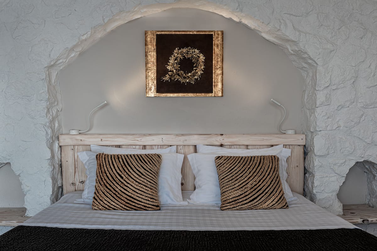 Athermi Suite, outdoor Jetted tub | Egyptian cotton sheets, minibar, in-room safe, soundproofing