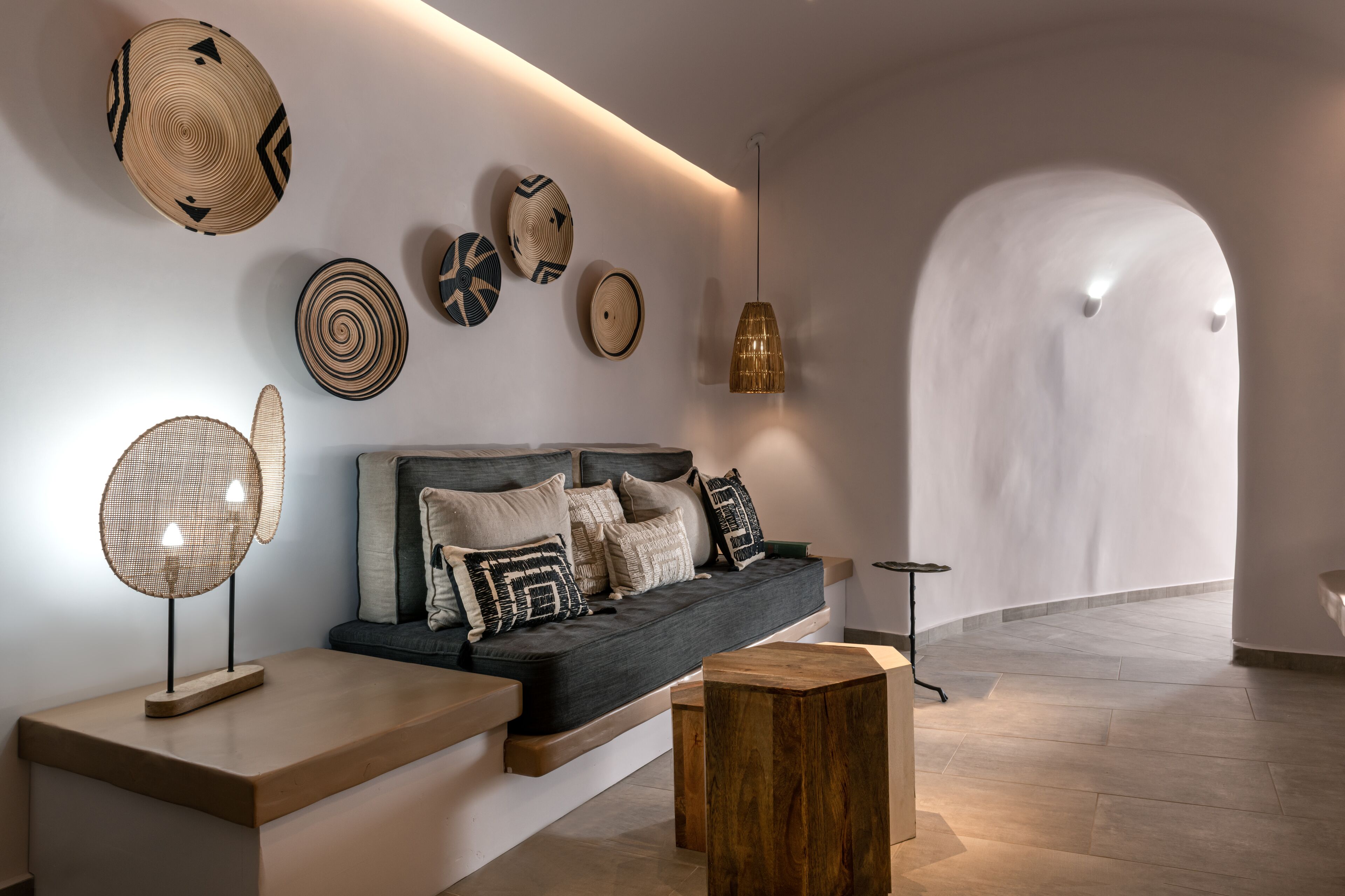 Athermi Cave Villa - Indoor Pool & Sunset View | Área de sala de estar | Televisión LED 