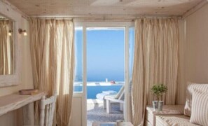 Honeymoon Suite Sunset View | Oppholdsområde | LED-TV