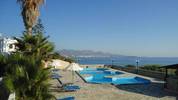 Außenpool, geöffnet von 08:00 Uhr bis 20:00 Uhr, Liegestühle