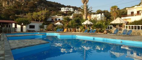 Piscina all'aperto, con ingresso dalle 08:00 alle 20:00, lettini