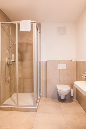 Habitación individual | Regadera en el baño