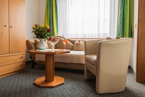 Télévision à écran plat de 80 cm avec chaînes numériques, télévision