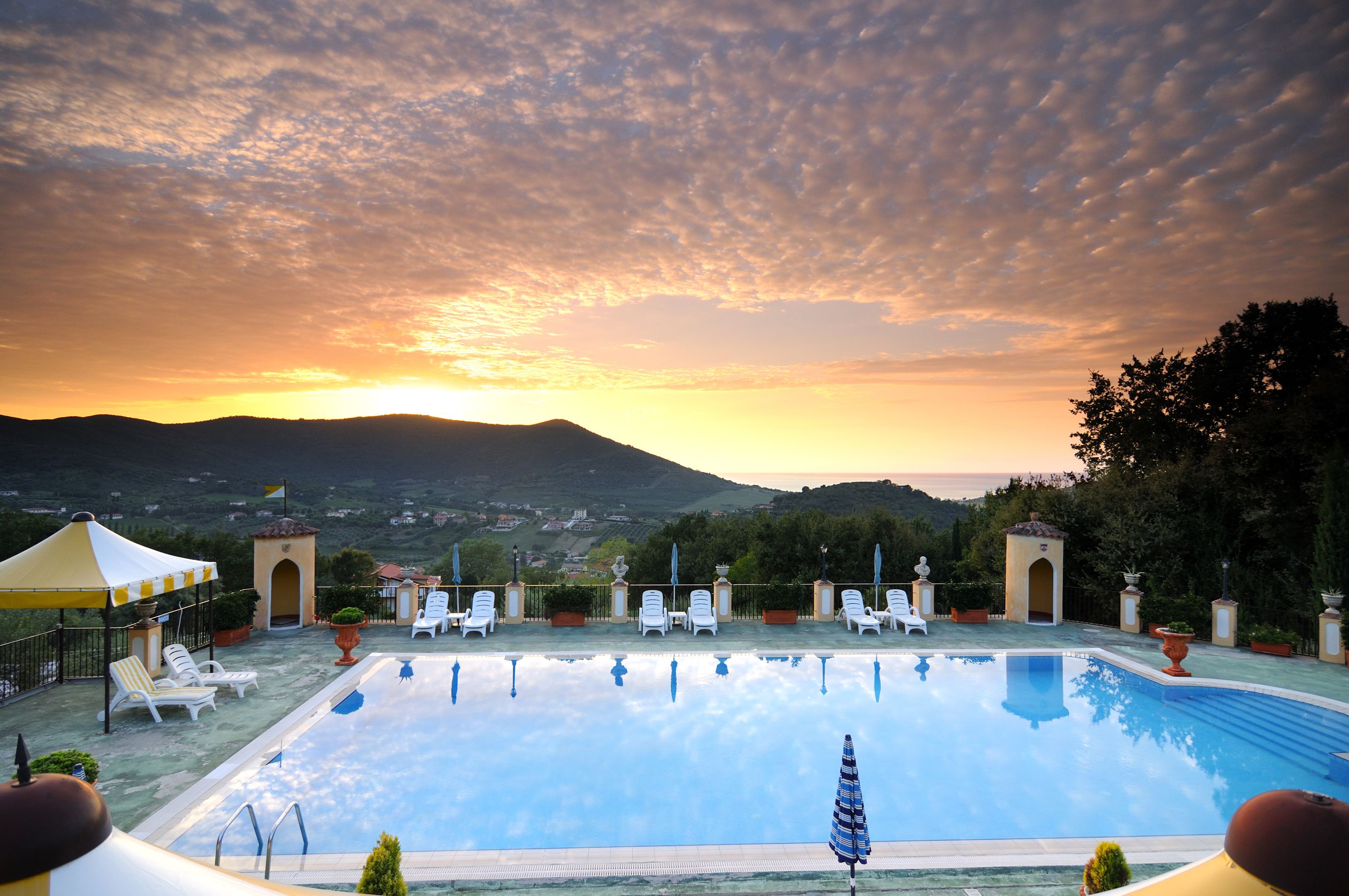 seasonal outdoor pool, open 8:00 am to 7:30 pm, pool umbrellas