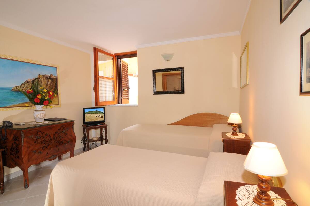 1 bedroom, premium bedding, down duvets, select comfort beds