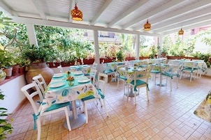 Desayuno buffet incluido todos los días 