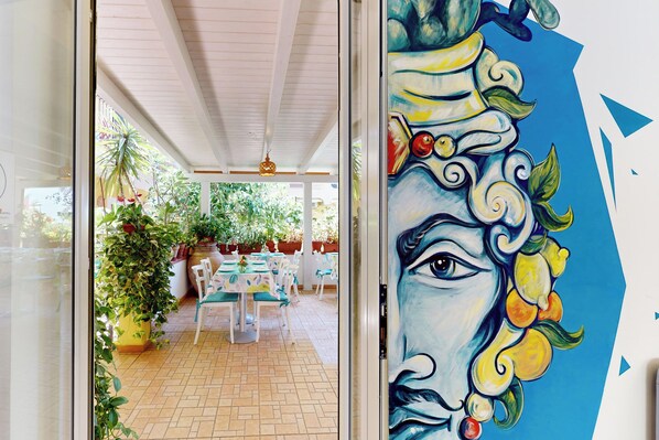 Free daily buffet breakfast