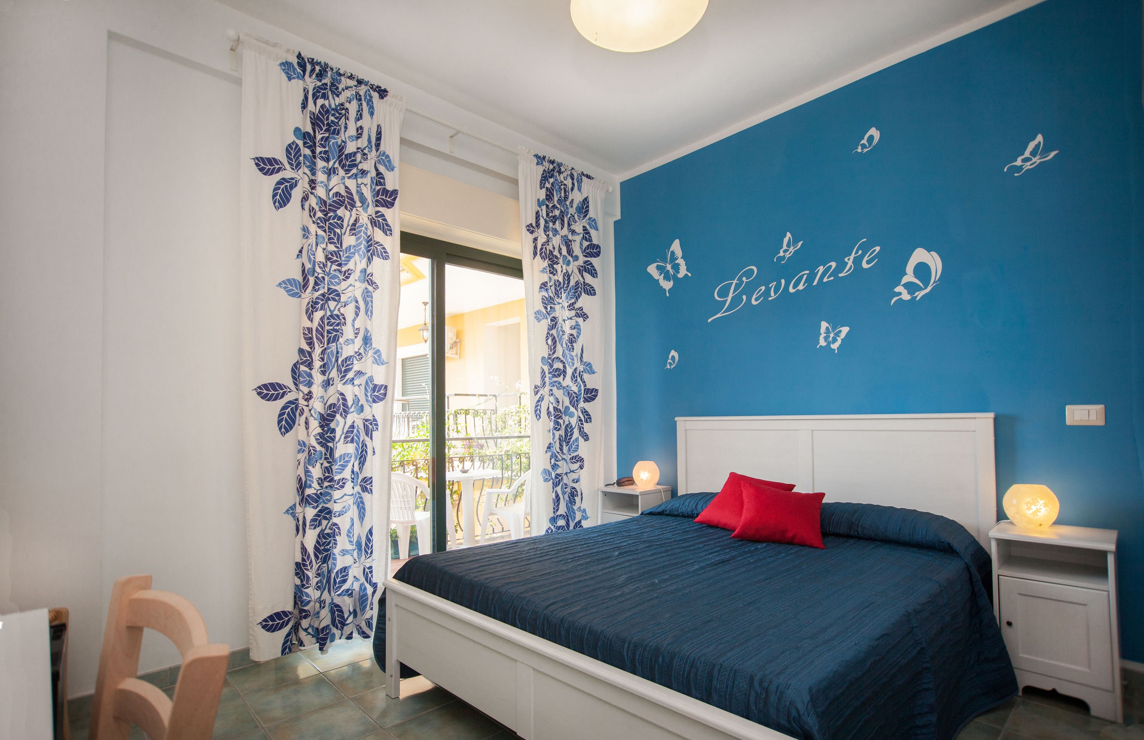 double room | pillow-top beds, minibar, in-room safe, desk