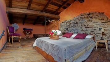 Comfort Duplex, 1 Queen Bed with Sofa bed, Kitchenette, Mountain View