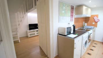 Departamento, 2 habitaciones, cocina (Opera 2) | Cocina privada | Refrigerador, microondas, horno y parrilla de estufa