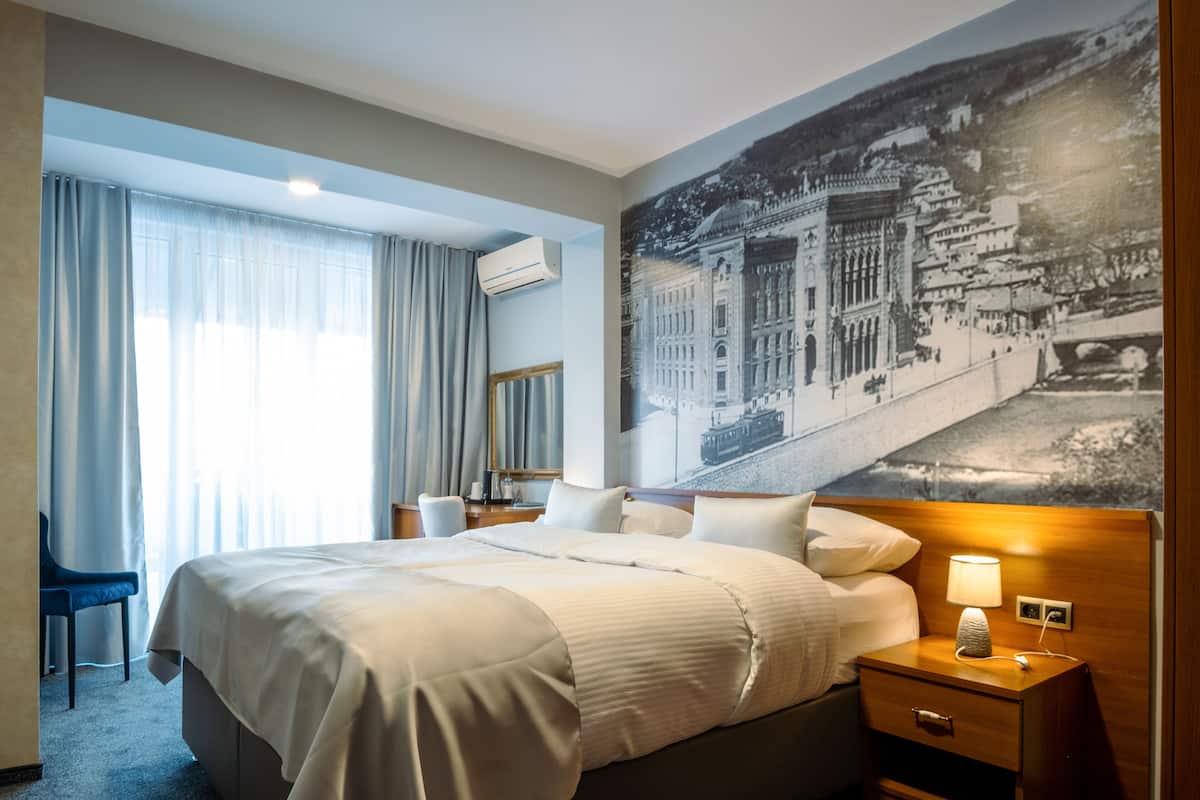 double room | premium bedding, desk, soundproofing, free wifi