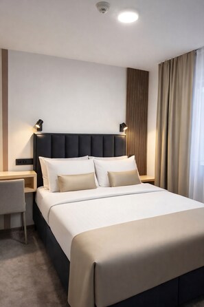 Roupas de cama premium, escrivaninha, quartos à prova de som