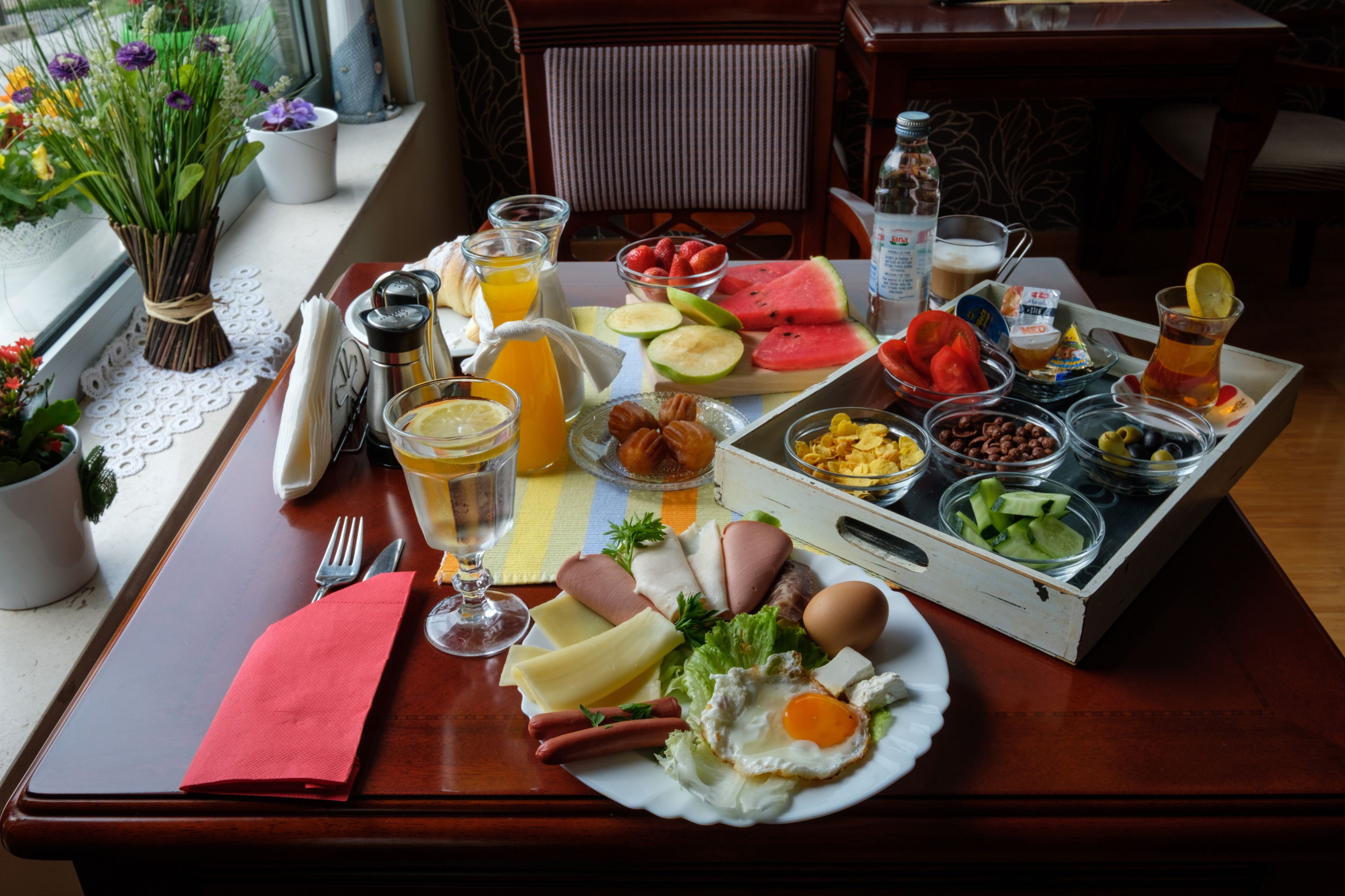 daily buffet breakfast for a fee