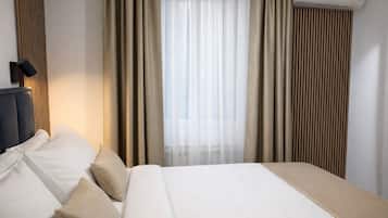 Roupas de cama premium, escrivaninha, quartos à prova de som