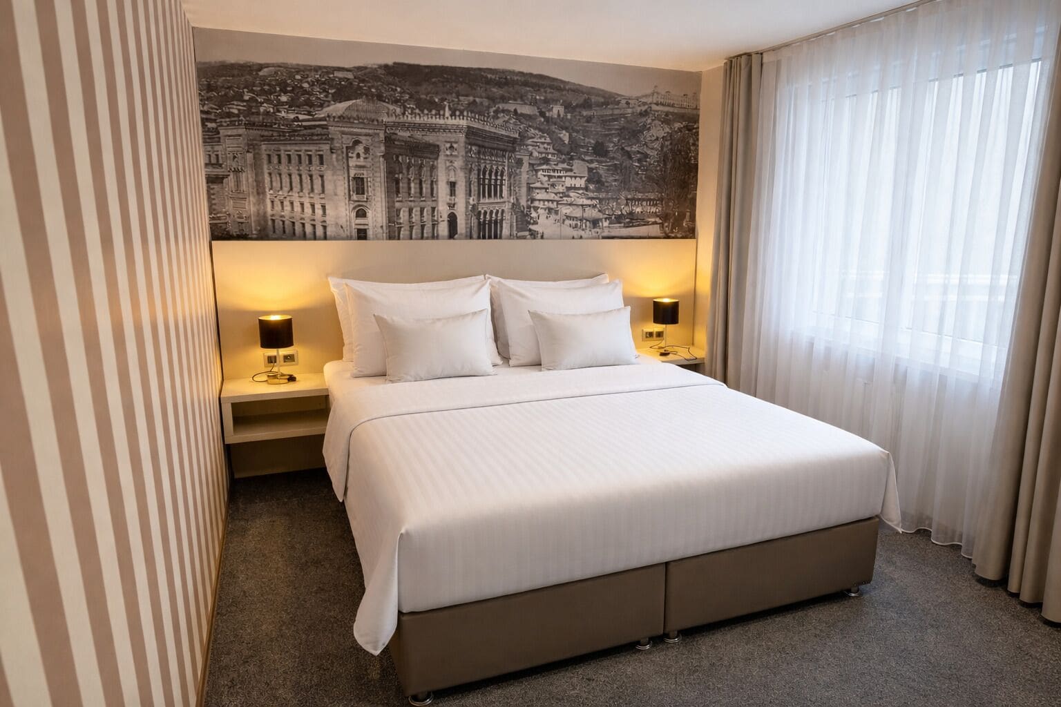 Kahden hengen huone | Ylelliset vuodevaatteet, työpöytä, äänieristys, ilmainen Wi-Fi