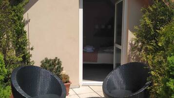 Double Room, Terrace | Hypo-allergenic bedding, minibar, desk, cribs/infant beds