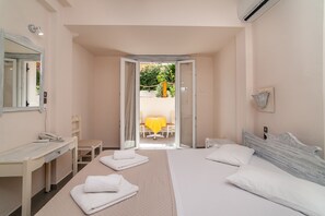 Superior Room | In-room safe, soundproofing, iron/ironing board, free WiFi - Hotel Amaryllis (Santorini)