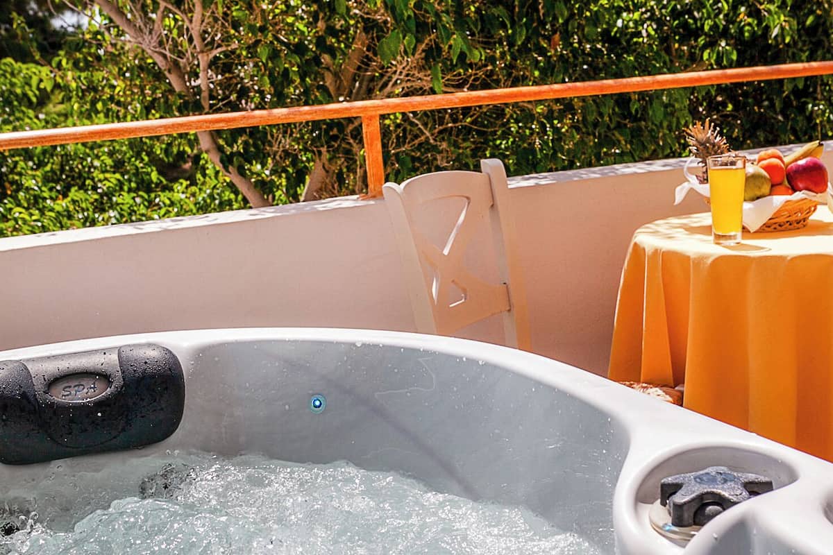 Superior Studio Suite | 1 bedroom, in-room safe, soundproofing, iron/ironing board