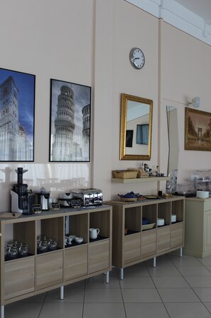 Free daily buffet breakfast  - Hotel Plazza (Porcari)