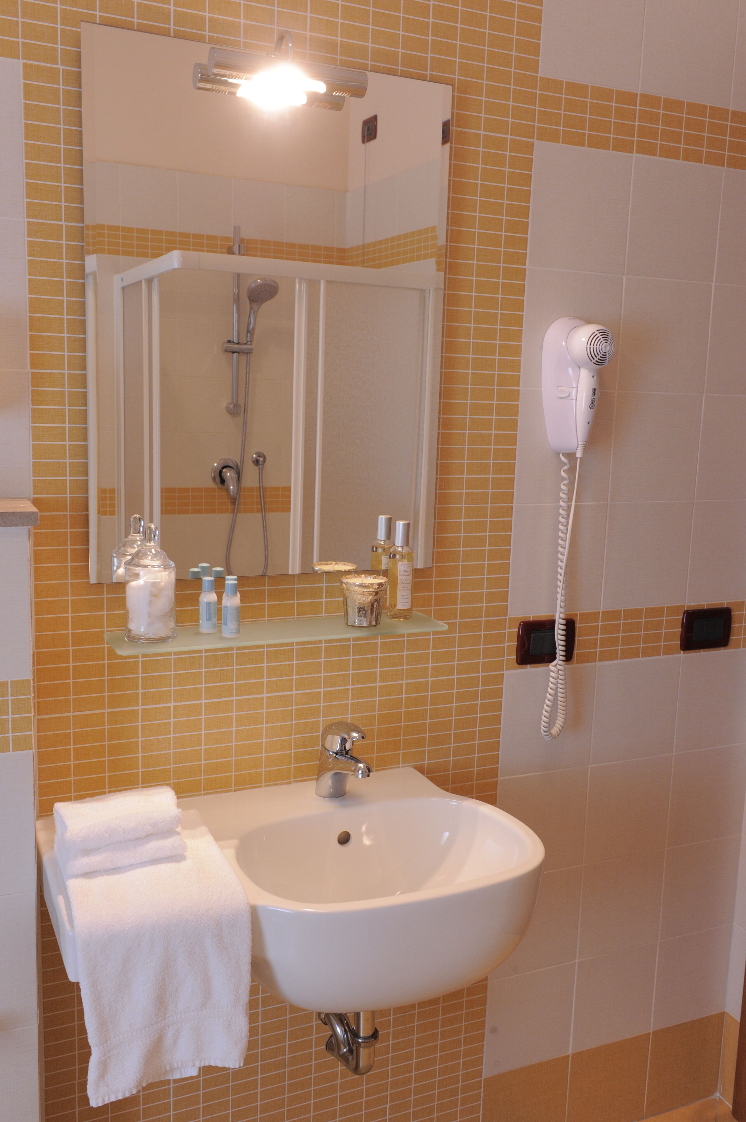 triple room | bathroom | shower, hair dryer, bidet, towels