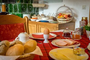 Alimentos y bebidas