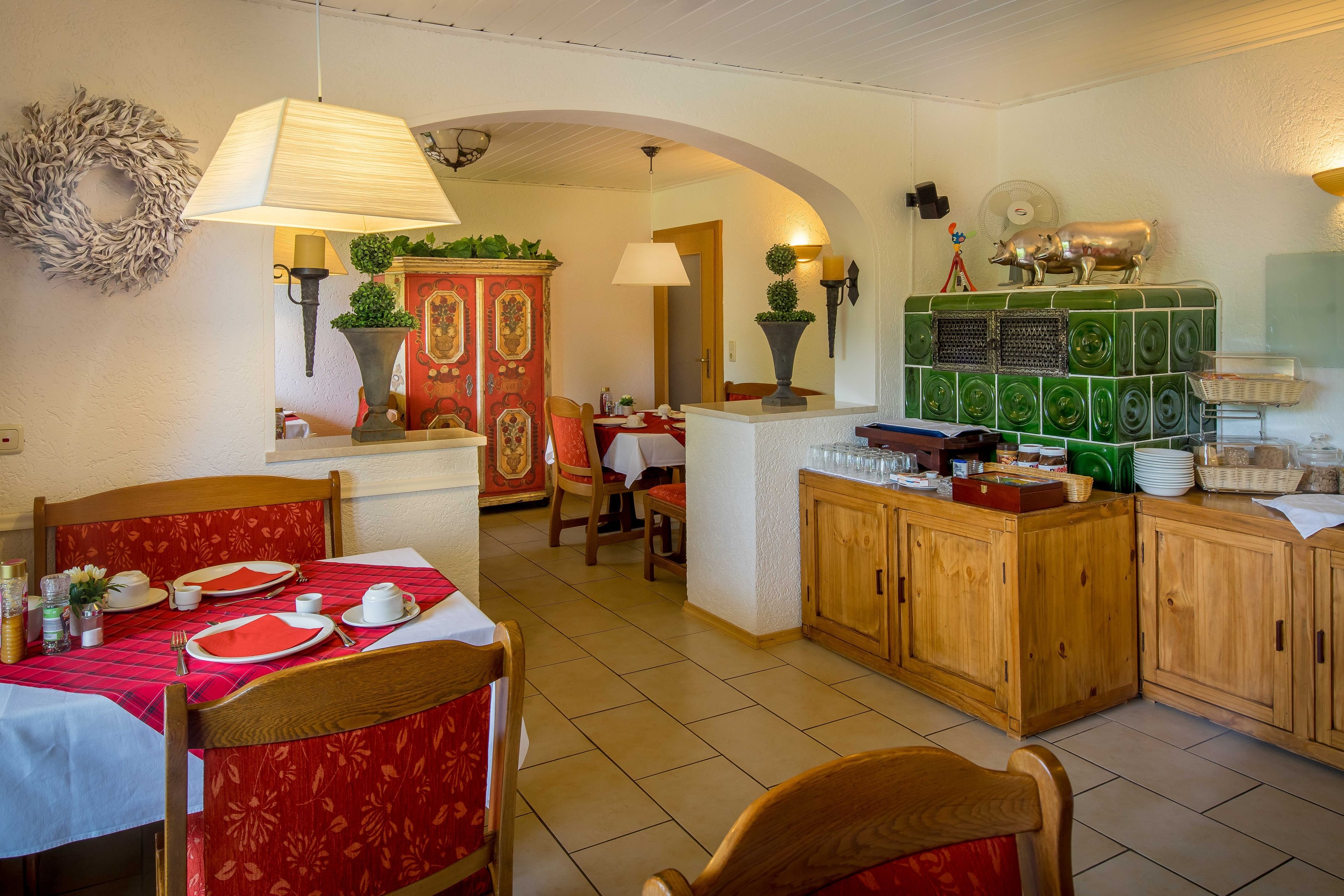 free daily full breakfast