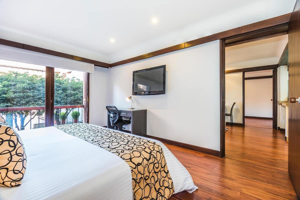 In-room safe, blackout curtains, free WiFi, bed sheets