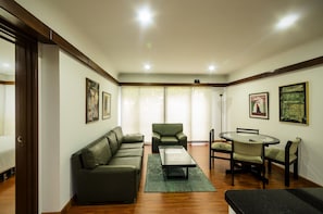 TV - Travelers Suites Condominio Plenitud  (Bogotá)