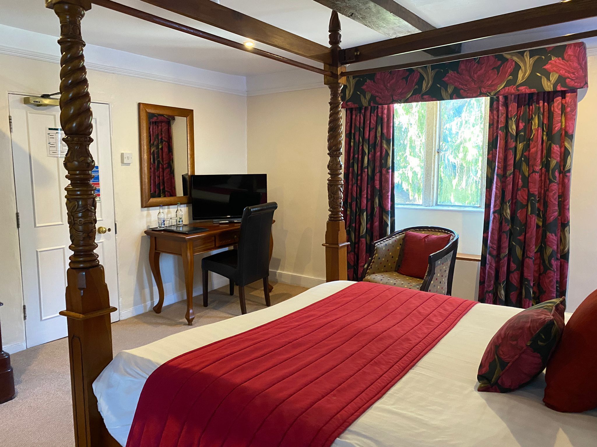 Kamar Double, kamar mandi pribadi | Didekorasi berbeda-beda dan dilengkapi dengan perabotan berbeda-beda