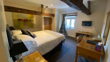 Doppelzimmer, eigenes Bad | Individuell dekoriert, individuell eingerichtet, Schreibtisch