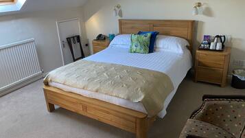 Doppelzimmer, eigenes Bad | Individuell dekoriert, individuell eingerichtet, Schreibtisch