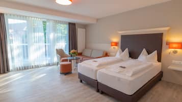 Hypo-allergenic bedding, in-room safe, desk, free WiFi