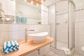 Comfort Triple Room | Bathroom