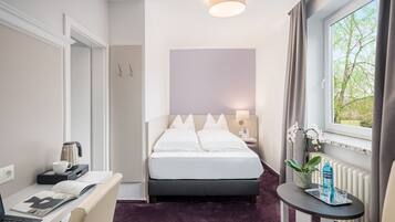 Comfort Single Room | Hypo-allergenic bedding, in-room safe, desk, free WiFi