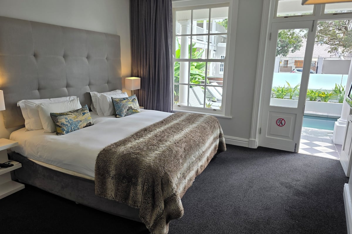 1 bedroom, premium bedding, minibar, in-room safe