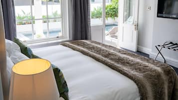 Quarto superluxo, vista para a piscina | Roupas de cama premium, frigobar, cofres nos quartos, escrivaninha