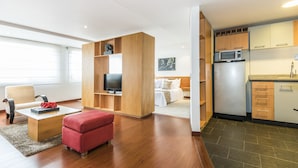 A modern apartment with a living room, bedroom, and kitchen. - Travelers Suites Obelisco Apartamentos (Bogotá)