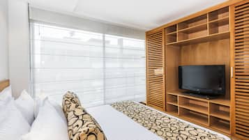 Apartment, 2 Bedrooms | 2 bedrooms, in-room safe, desk, blackout drapes