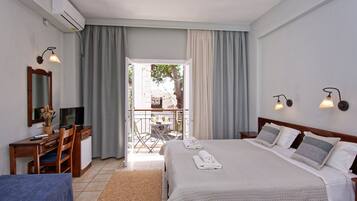 Double or Twin Room | Balcony