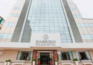 Front of property - Hamburgo Palace Hotel (Balneário Camboriú)