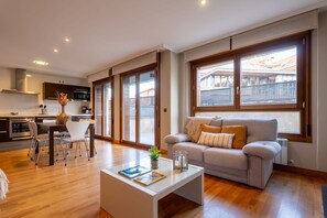 Appartement Deluxe, 2 chambres | Aire de séjour | Téléviseur ACL