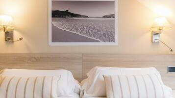 Minibar, coffres-forts dans les chambres, bureau, Wi-Fi gratuit