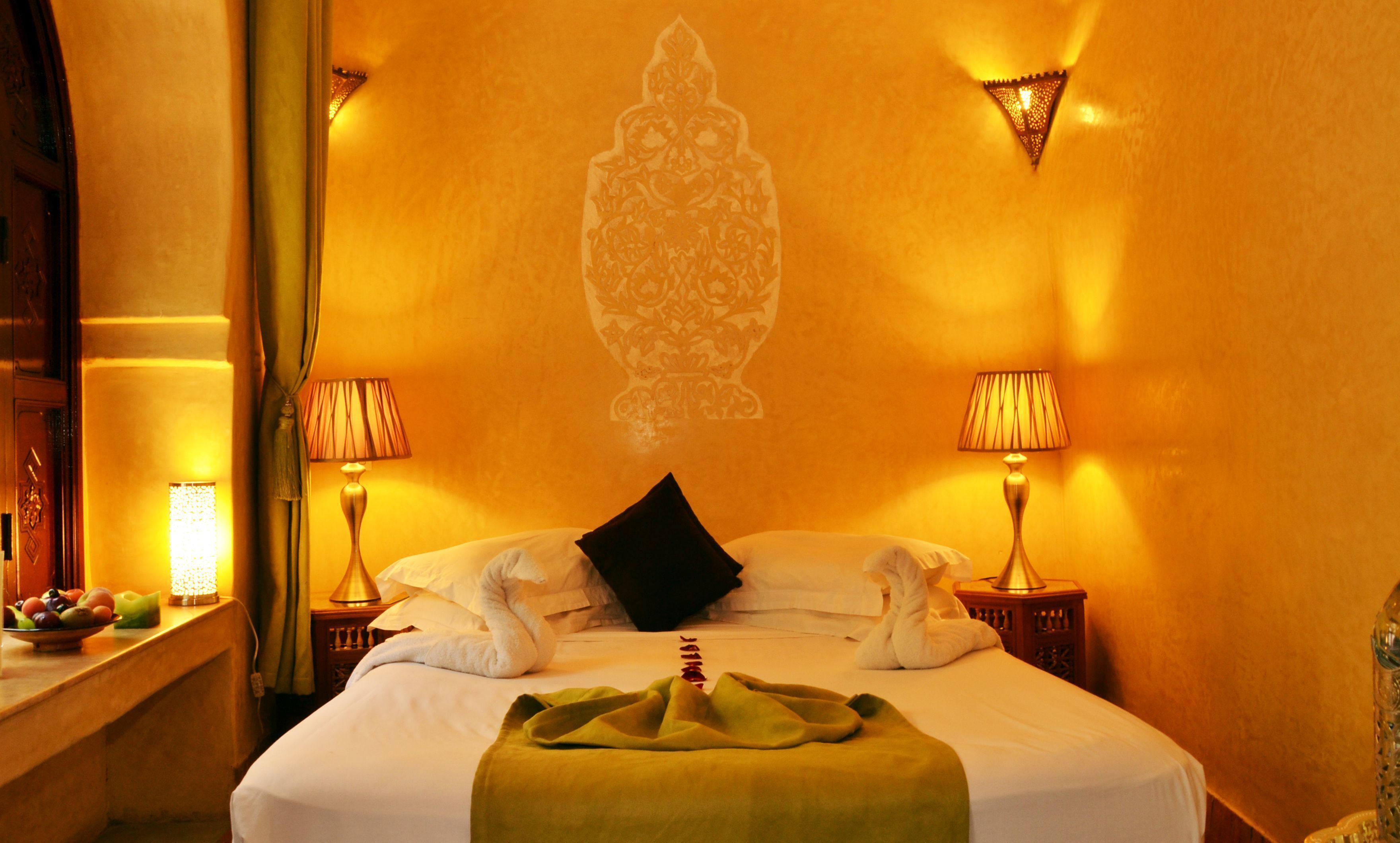 Premium bedding, down comforters, in-room safe, individually decorated