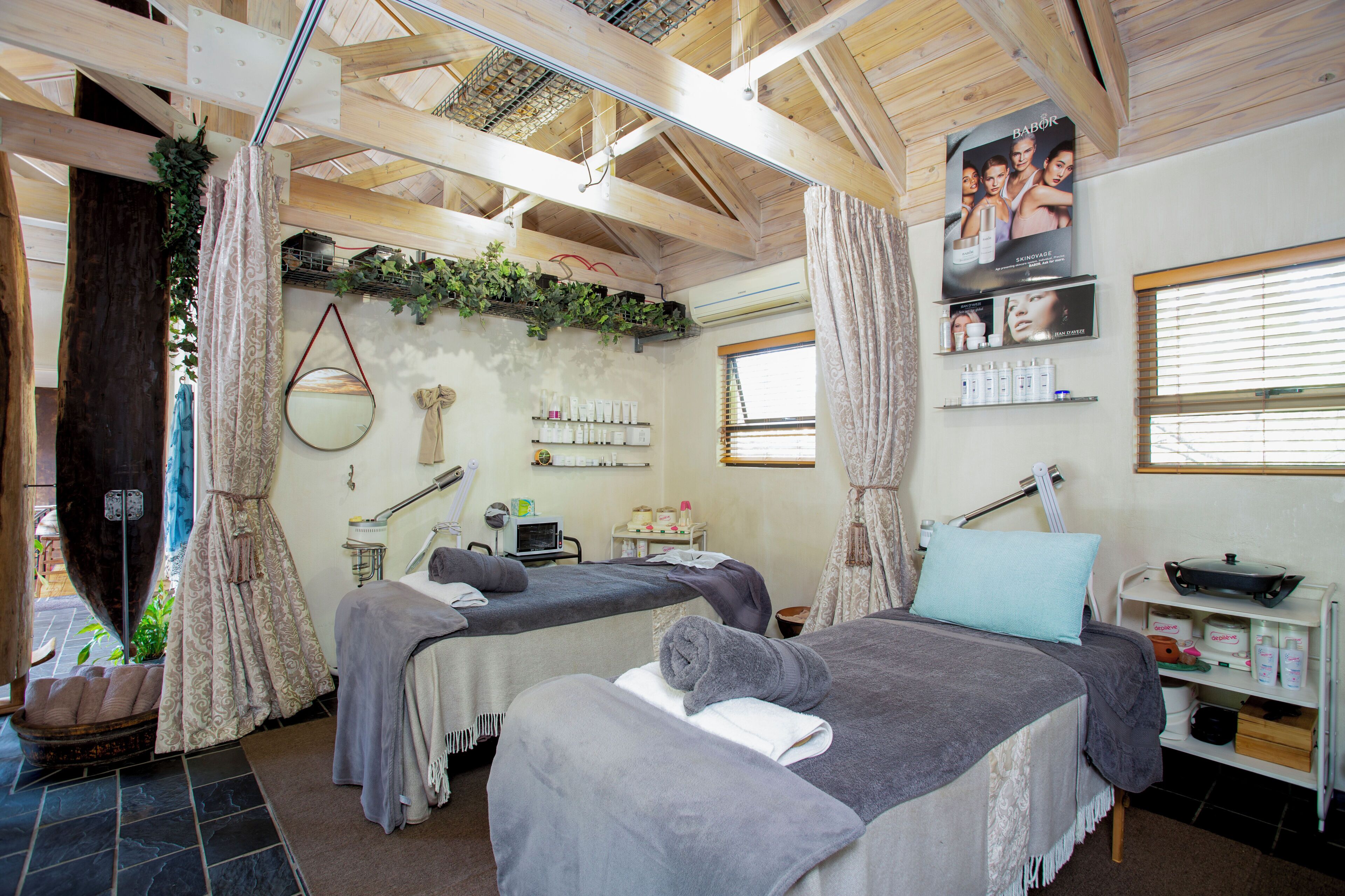 Couples treatment room(s), body treatments, aromatherapy