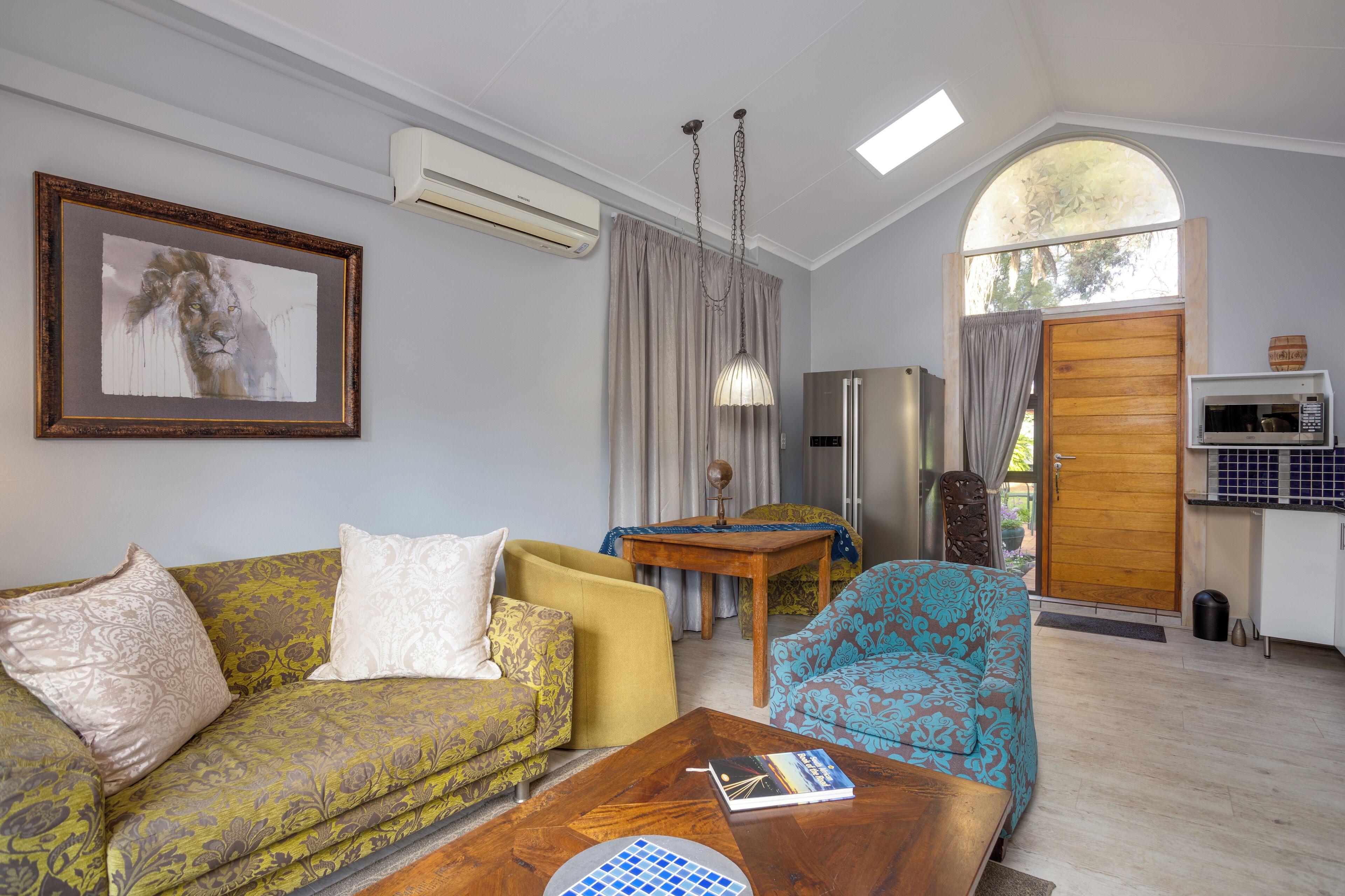 luxury apartment | living area | 32-inch flat-screen tv with satellite channels, tv